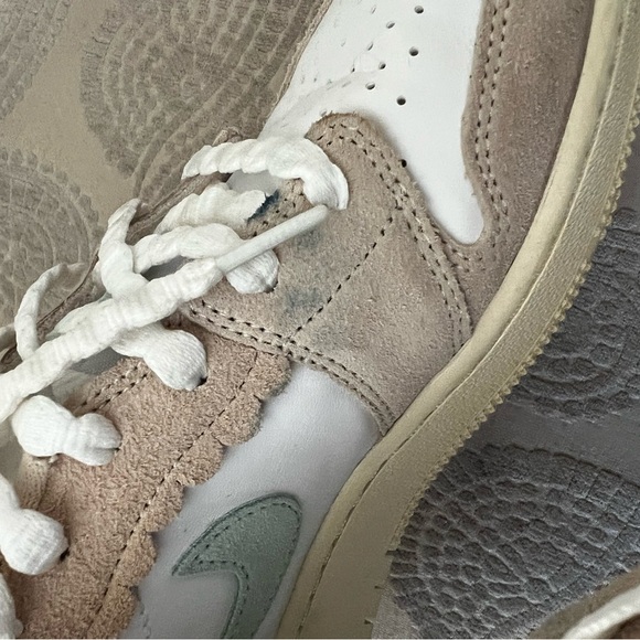 GIRLS Nike Air Jordan 1 Low KIDS - Picture 6 of 6